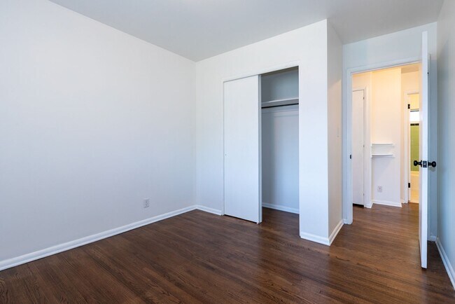 Building Photo - 3 Bed 1.5 Bath in Great Midtown Location!