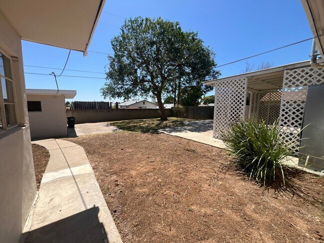 Building Photo - 2 Bedroom, 2 Bathroom Home