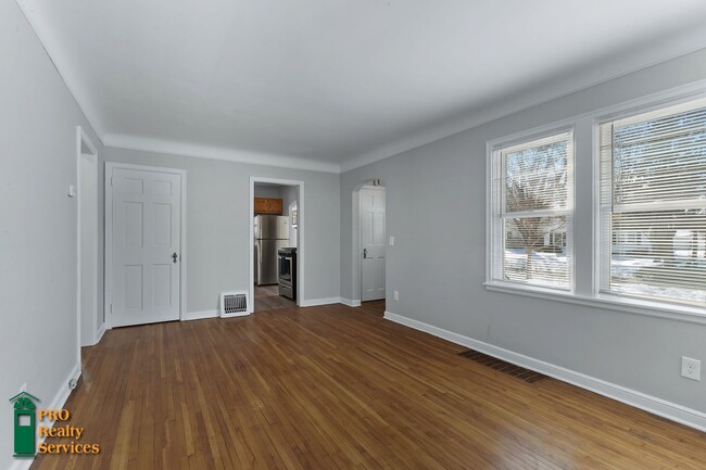Building Photo - 3 Bedroom Home in Robbinsdale