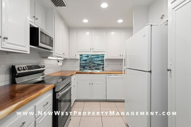 Building Photo - Expansive La Jolla Village 2 Bedroom at De...