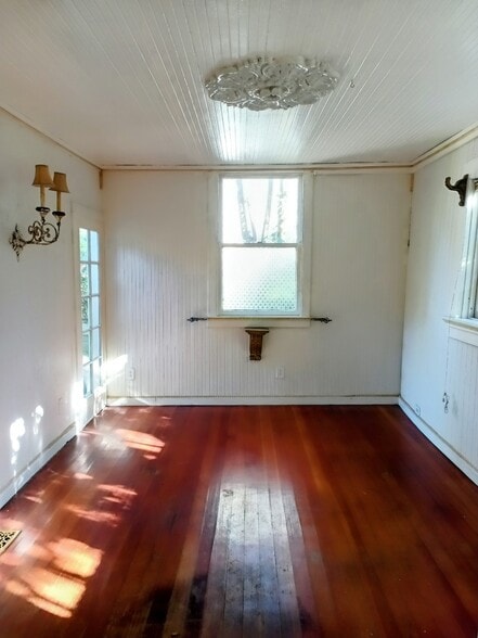 Building Photo - 725 Alhambra St