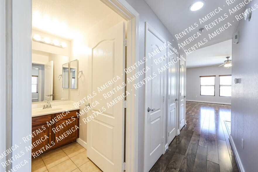 Building Photo - 21320 N 56th St