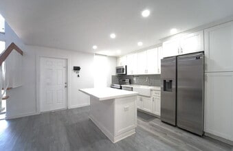 Building Photo - 14145 Kendale Lakes Cir