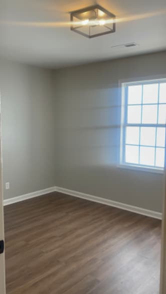 Building Photo - 3223 Summit Ave