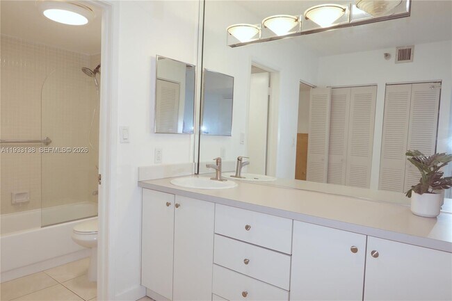 Building Photo - 20515 E Country Club Dr