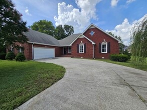 Building Photo - 131 Savannah Ridge