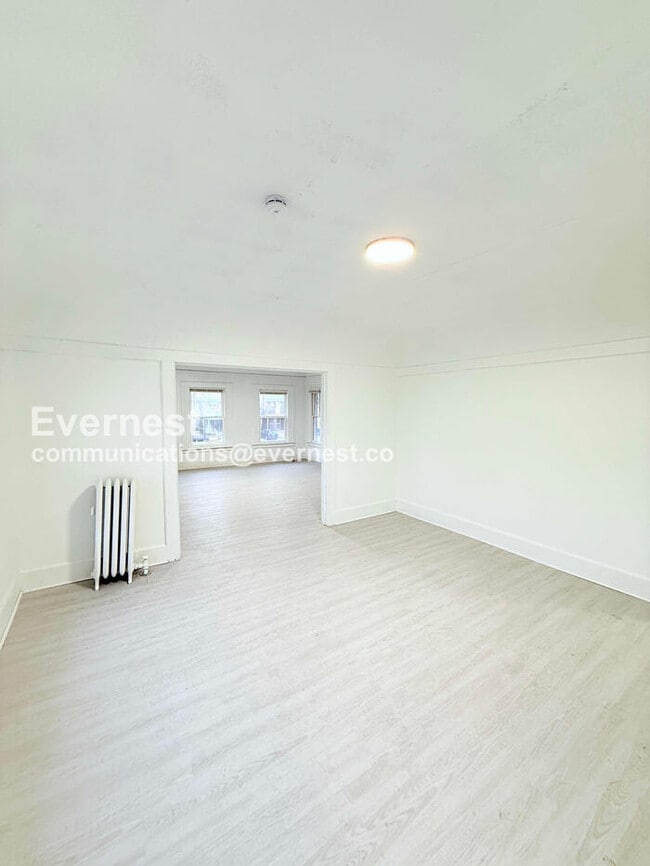 Building Photo - 8939 Dexter Ave