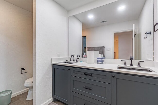 Building Photo - 11127 Pinehurst Dr