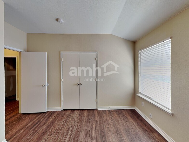 Building Photo - 820 Bee Creek Ln