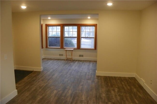Building Photo - 1067 Winton Rd