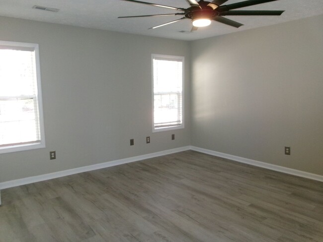 Building Photo - Newly renovated home in located in Carolin...