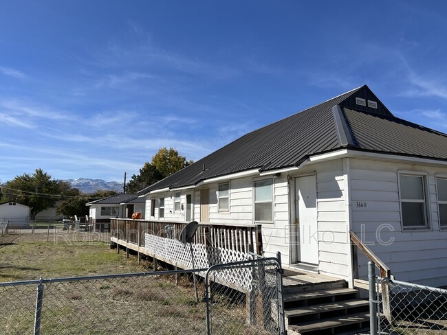 Building Photo - 366 4th St