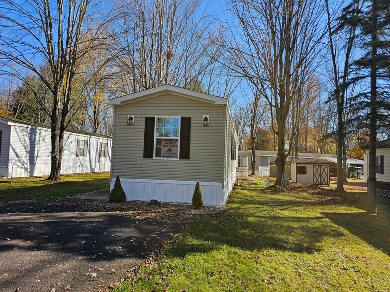 Building Photo - 244 Blossom Ln