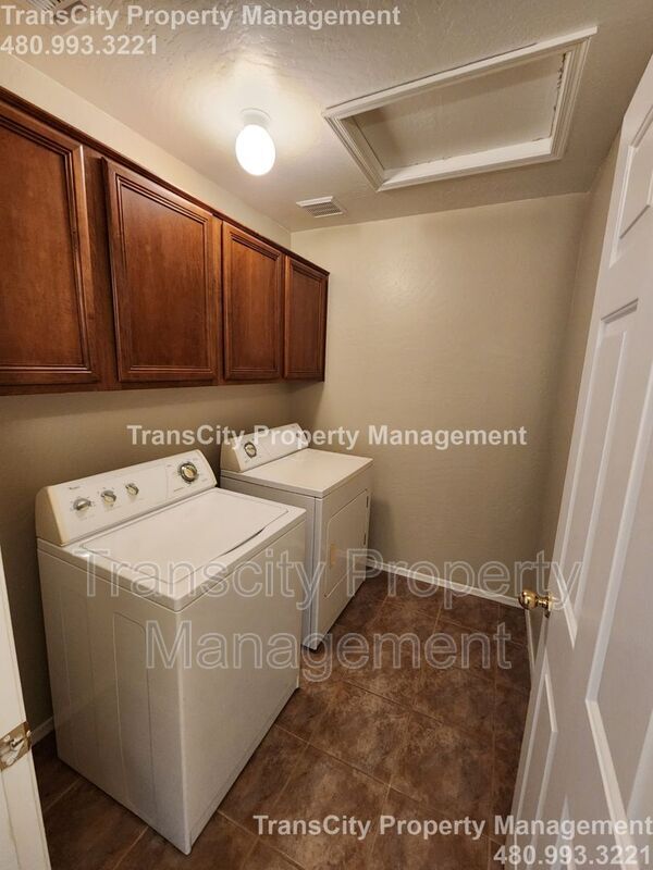 Building Photo - 4189 S Rim Rd