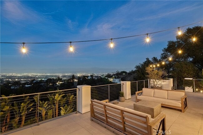 Building Photo - 3642 Alta Mesa Dr