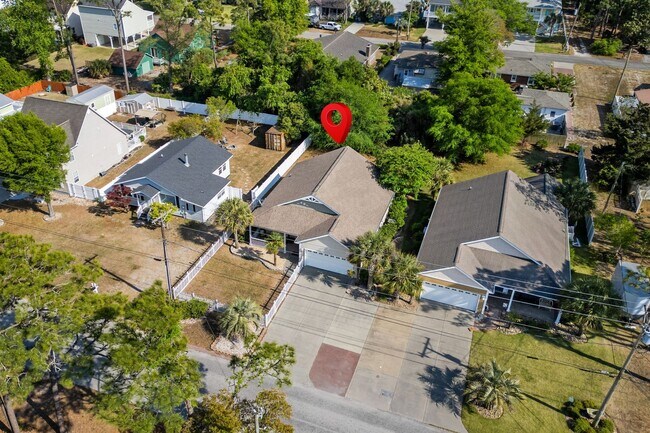 Building Photo - Coastal Living at its Best: Charming 3-Bedroom Near the Beach