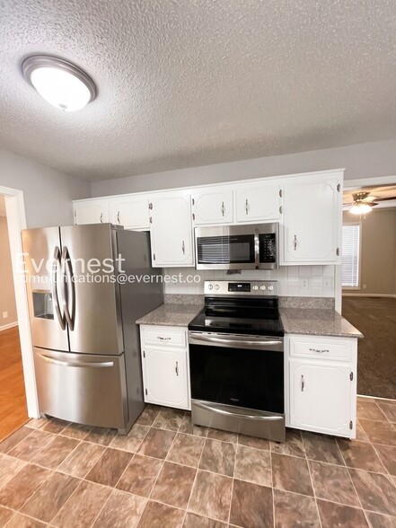 Building Photo - 1035 Summerhaven Rd