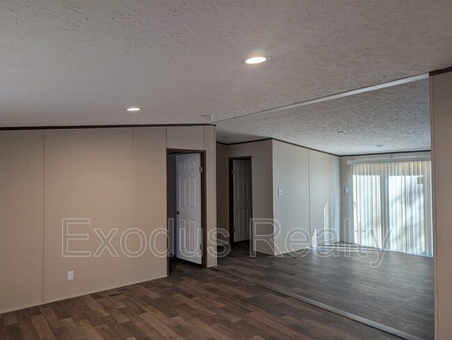 Building Photo - 20 Gibbs Rd