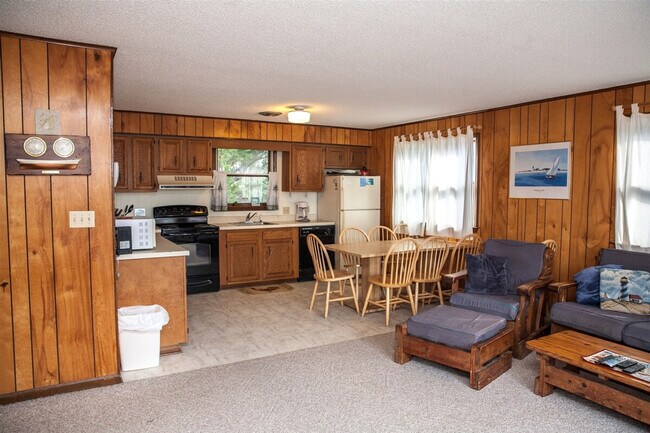 Building Photo - 54225 Shoresurf Ln