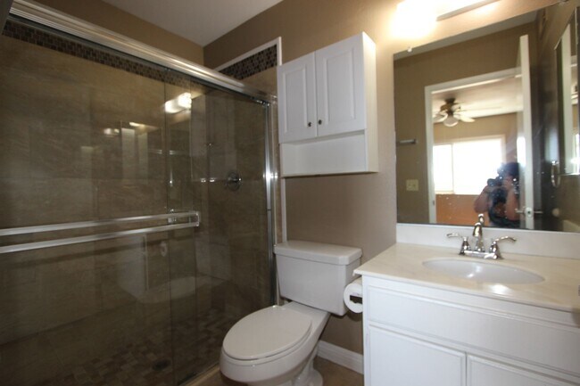 Building Photo - Beautiful 4 bedroom 2 bathroom home in Mira Mesa available now