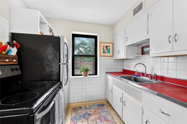 Building Photo - 4931 Jamieson Ave