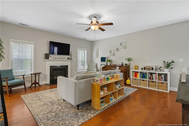 Building Photo - 852 Micahs Way N