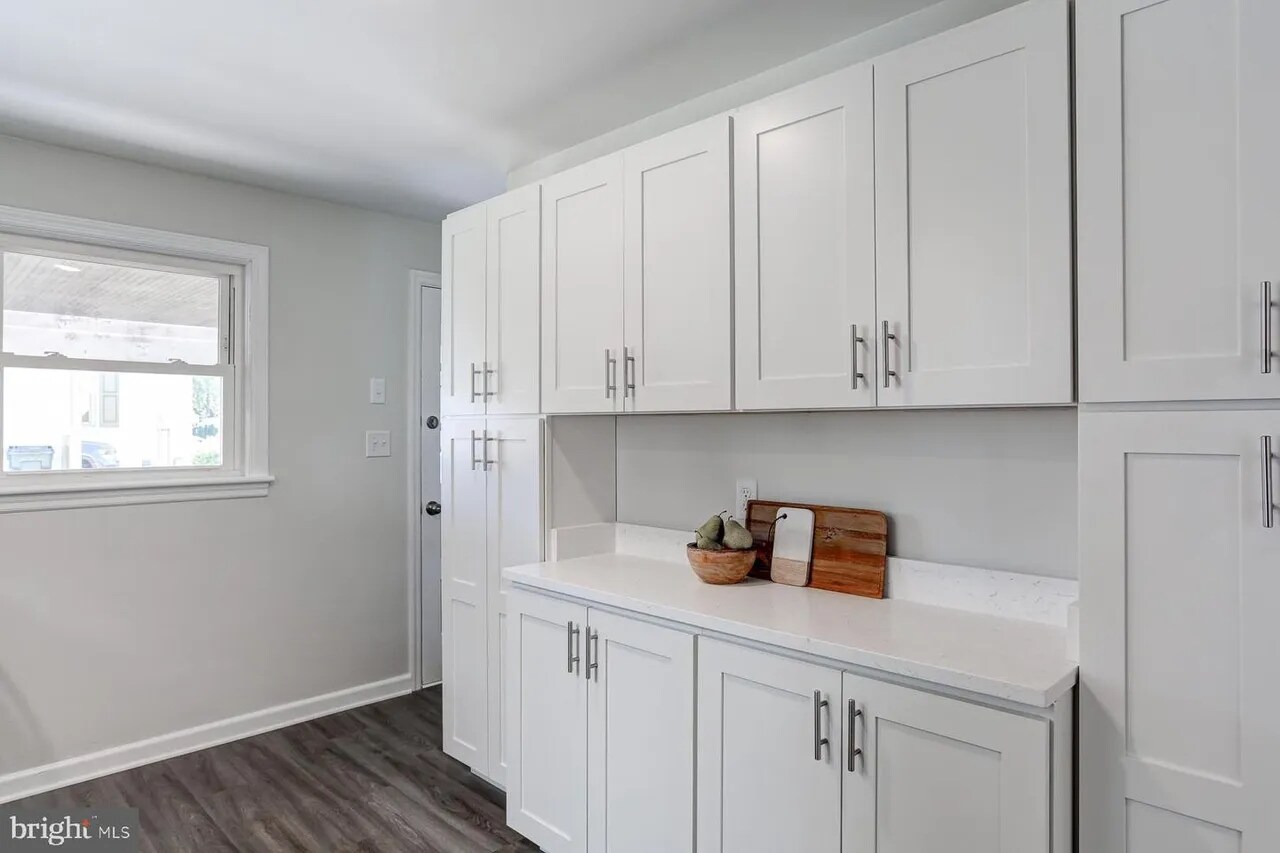 Kitchen - 2360 Sycamore Rd