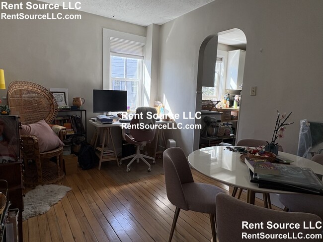 Building Photo - 565 Somerville Ave