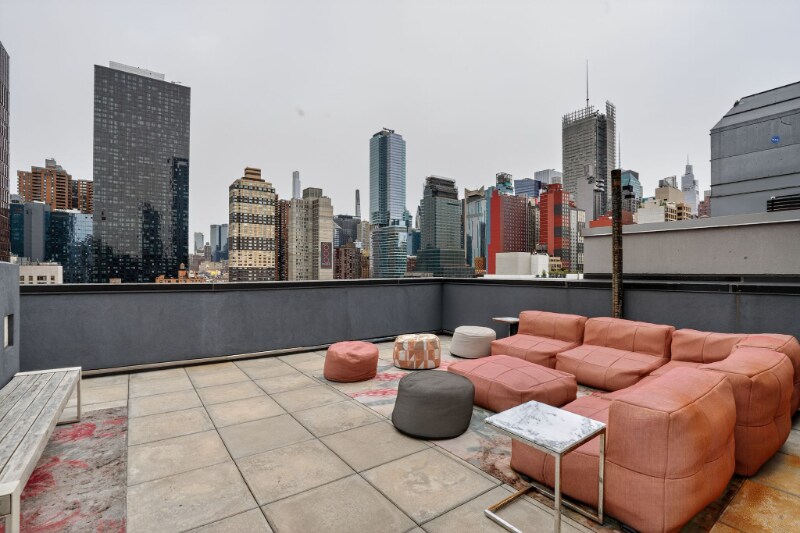 Building Photo - 441 W 37th St