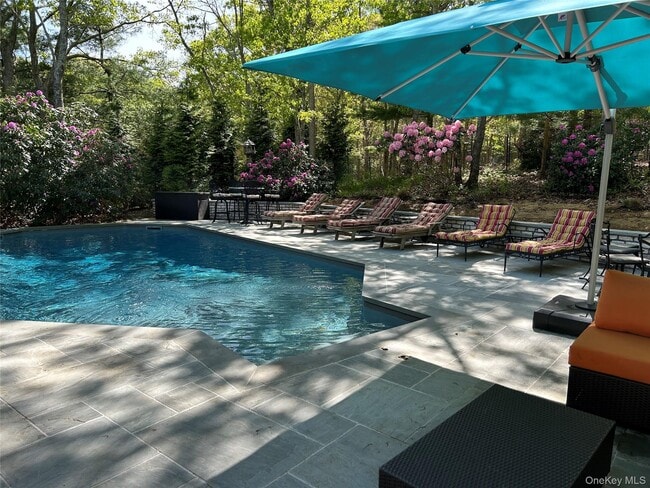 Building Photo - 40 Bonac Woods Ln