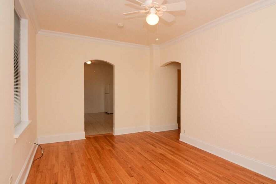 Building Photo - 2737 N Spaulding Ave