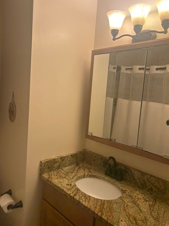 Building Photo - Spacious 4br Rockville Rental