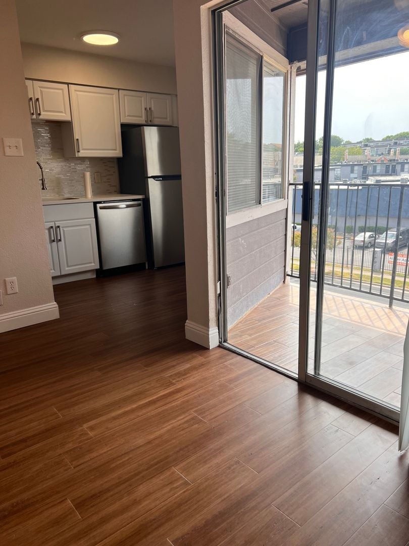 Building Photo - 1840 Burton Dr