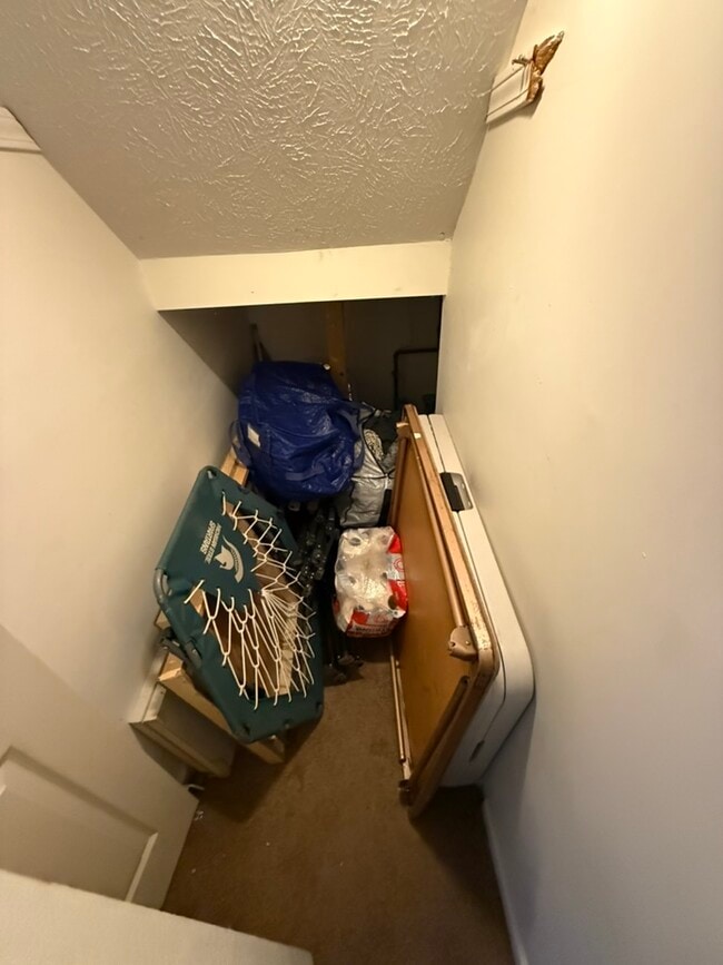 Building Photo - 805 Hicks Dr