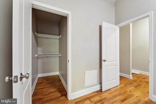 Building Photo - 605 N 34th St