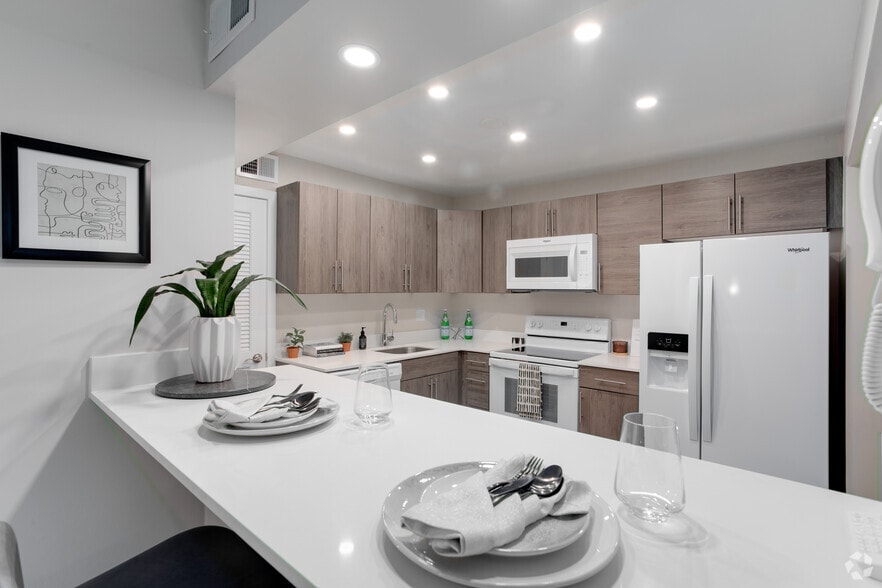 Primary Photo - Castlebrook Apartments