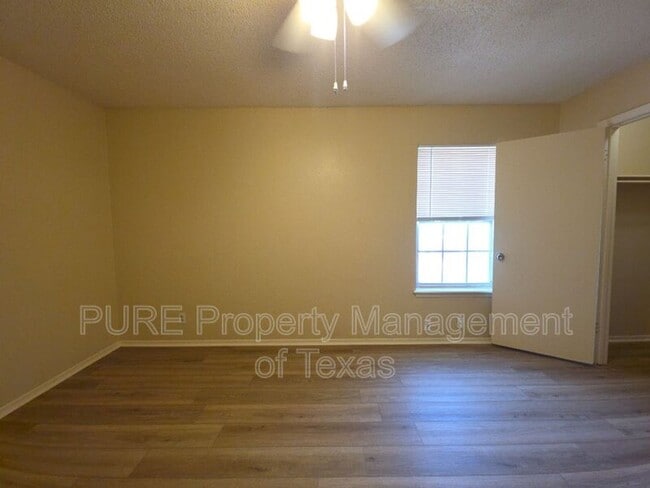 Building Photo - 5808 Wellington Dr