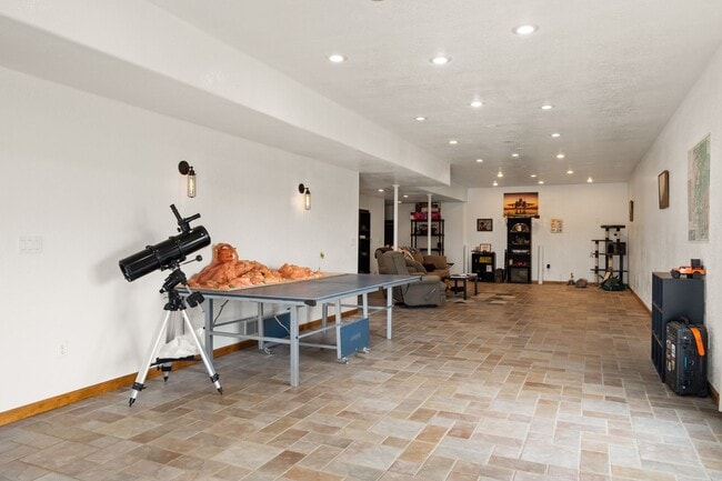 Building Photo - Private 1-Bed, 1-Bath Walkout Unit - Full ...