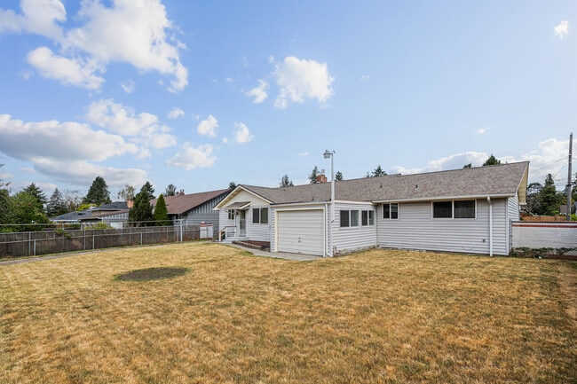 Building Photo - 4802 S 73rd St