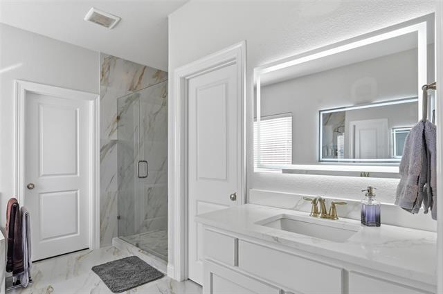 Building Photo - 1074 James Ct