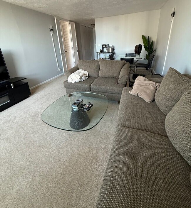 Building Photo - 720 W Gordon Terrace