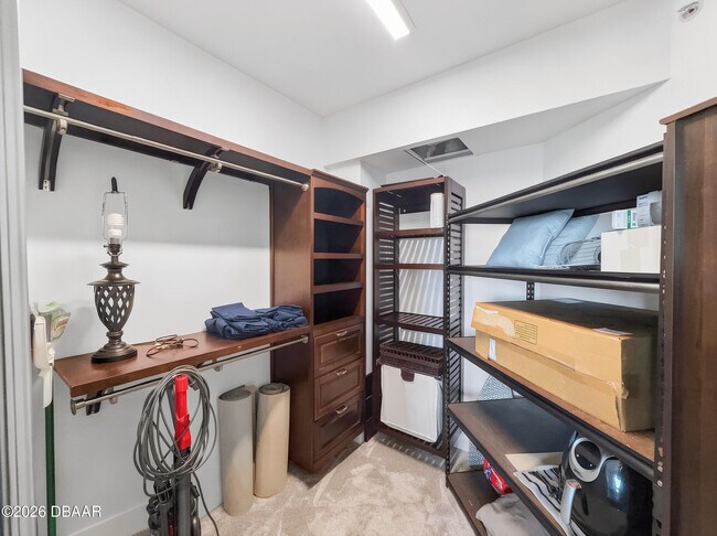 Building Photo - 231 Riverside Dr