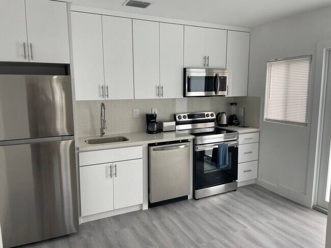 Building Photo - 2802 SW 21st St