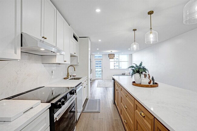 Building Photo - 4250 Galt Ocean Dr