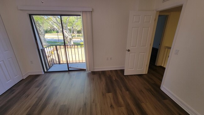 Building Photo - 117 1st Ct