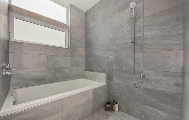 Building Photo - 3516 NE 87th St