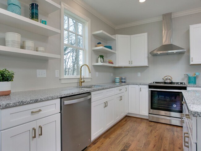 Building Photo - Available Now! Gorgeous 3 bedroom home close to downtown Durham!