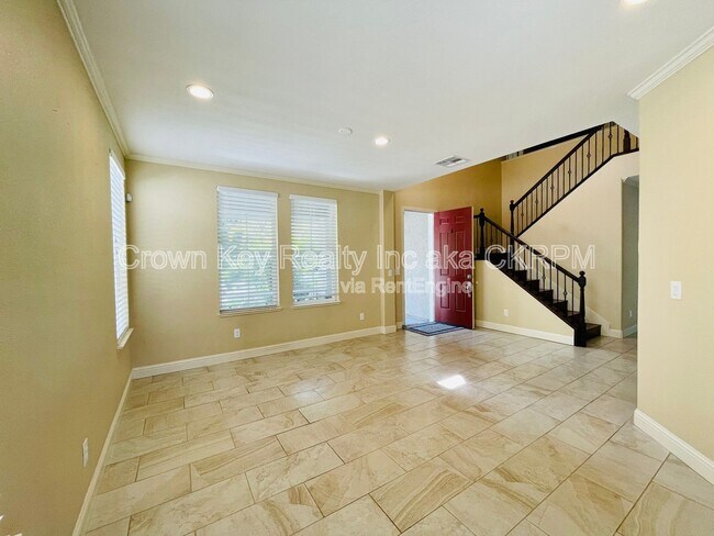 Building Photo - 4243 Lindsey Ln