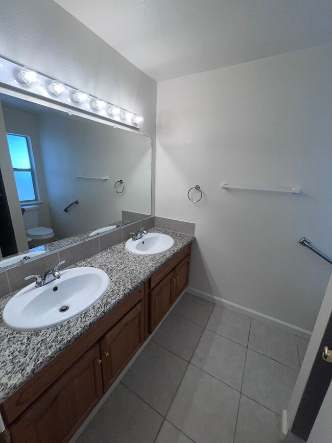 Building Photo - NICE UPDATED HOME IN ELK GROVE!!