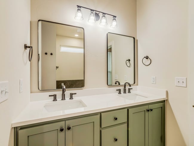 Building Photo - Captivating 3-Bed, 2-Bath Home in Charming...